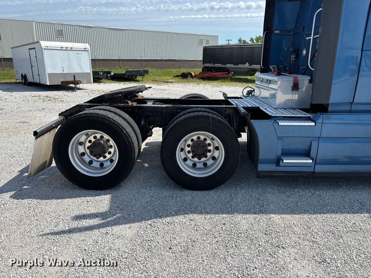 image for item FG0372 2014 Volvo VN Series semi truck