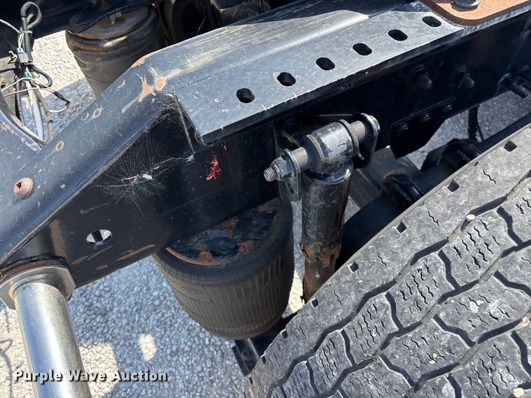 image for item FG0372 2014 Volvo VN Series semi truck