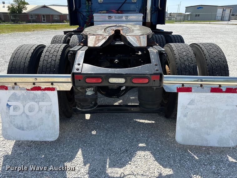 image for item FG0372 2014 Volvo VN Series semi truck