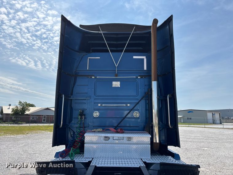 image for item FG0372 2014 Volvo VN Series semi truck