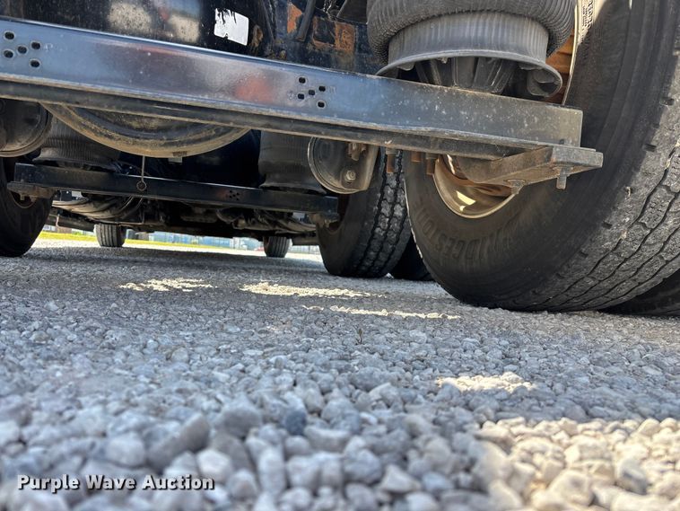 image for item FG0372 2014 Volvo VN Series semi truck