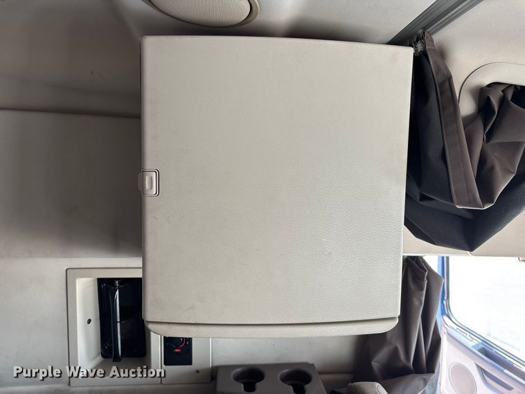 image for item FG0372 2014 Volvo VN Series semi truck