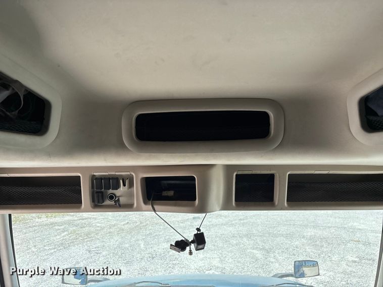 image for item FG0372 2014 Volvo VN Series semi truck