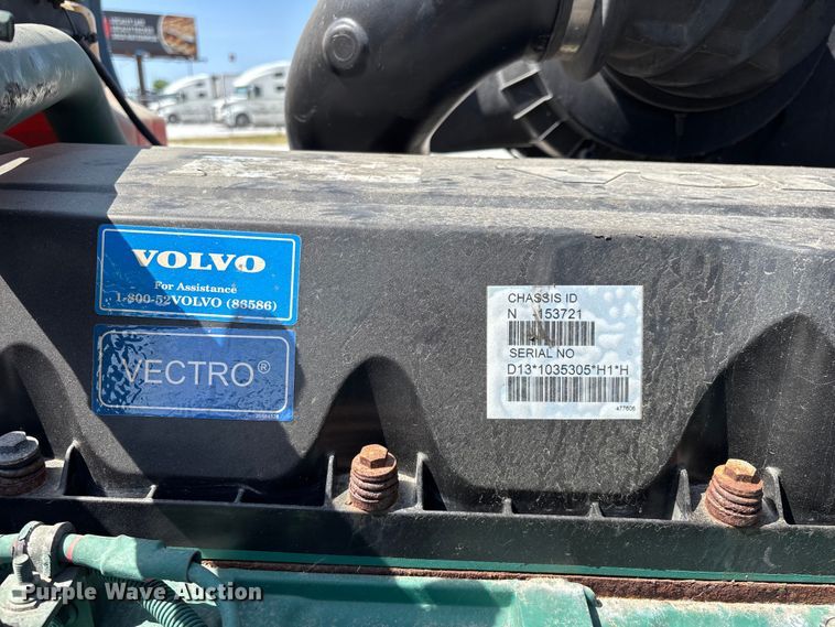 image for item FG0372 2014 Volvo VN Series semi truck