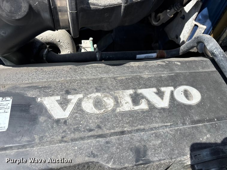 image for item FG0372 2014 Volvo VN Series semi truck