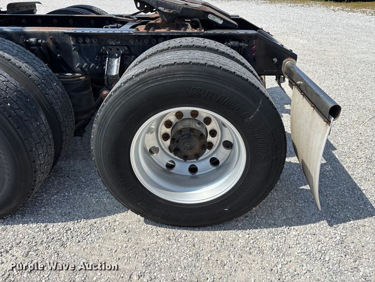 image for item FG0372 2014 Volvo VN Series semi truck