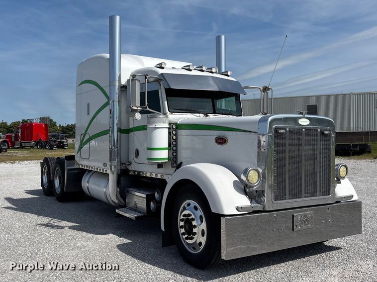 image for item FG0373 2005 Peterbilt 379 semi truck