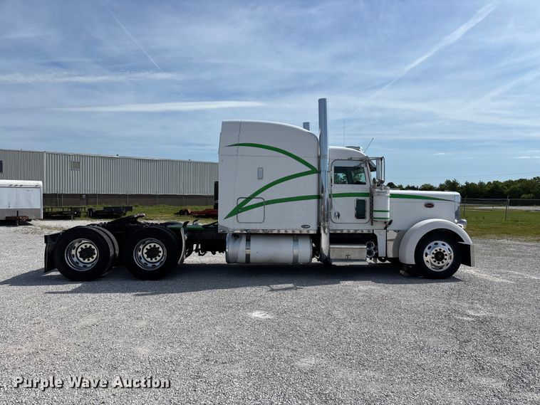 image for item FG0373 2005 Peterbilt 379 semi truck