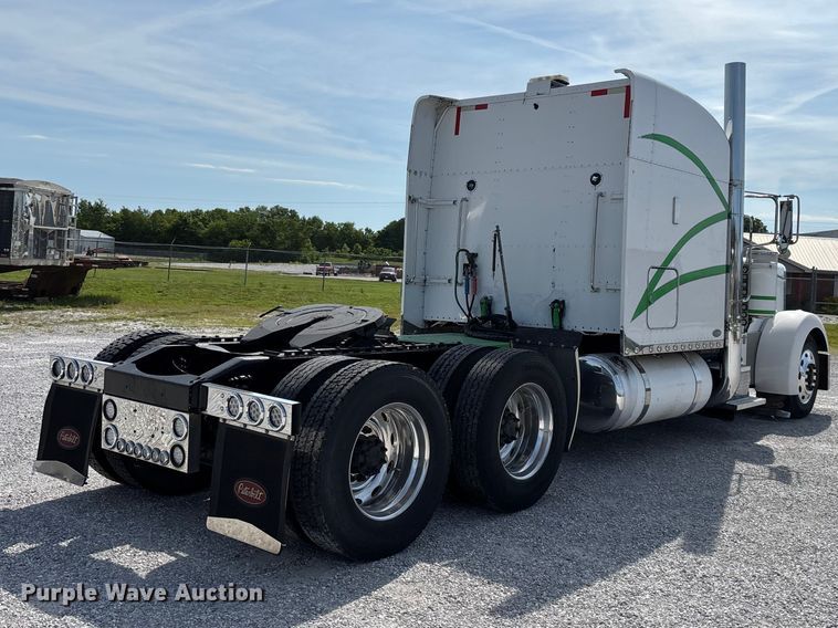 image for item FG0373 2005 Peterbilt 379 semi truck