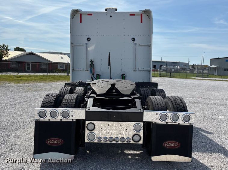 image for item FG0373 2005 Peterbilt 379 semi truck