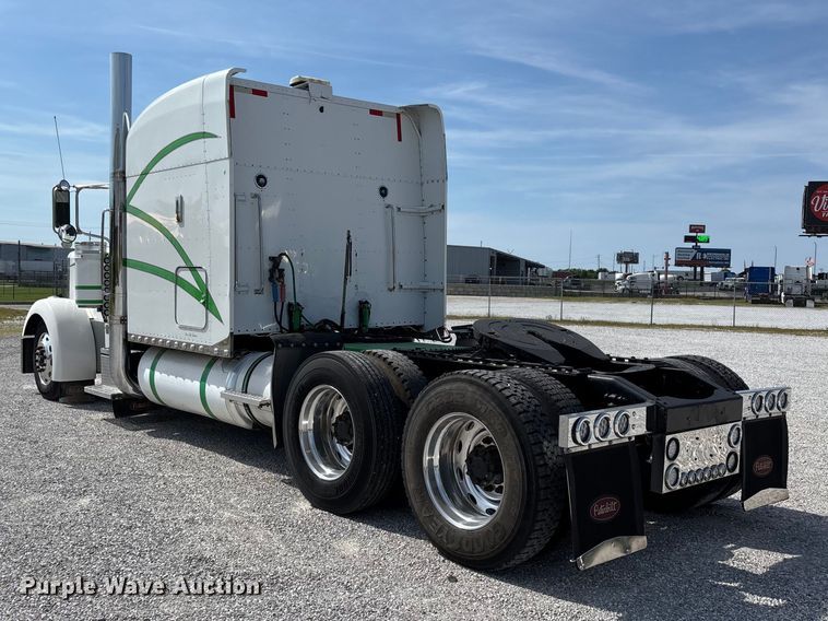 image for item FG0373 2005 Peterbilt 379 semi truck