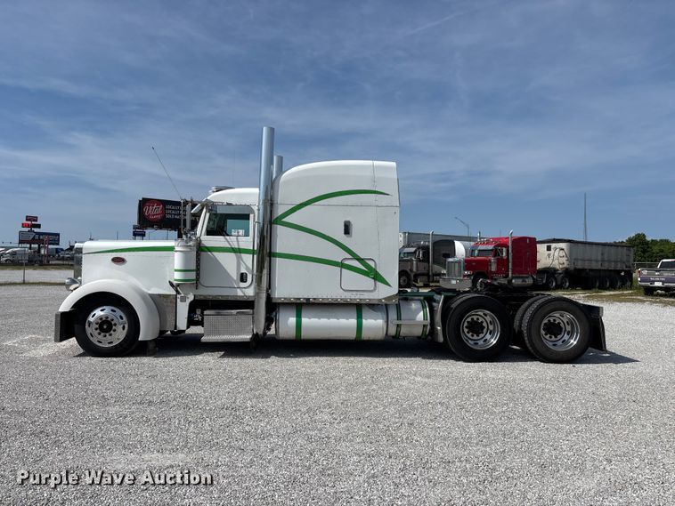 image for item FG0373 2005 Peterbilt 379 semi truck