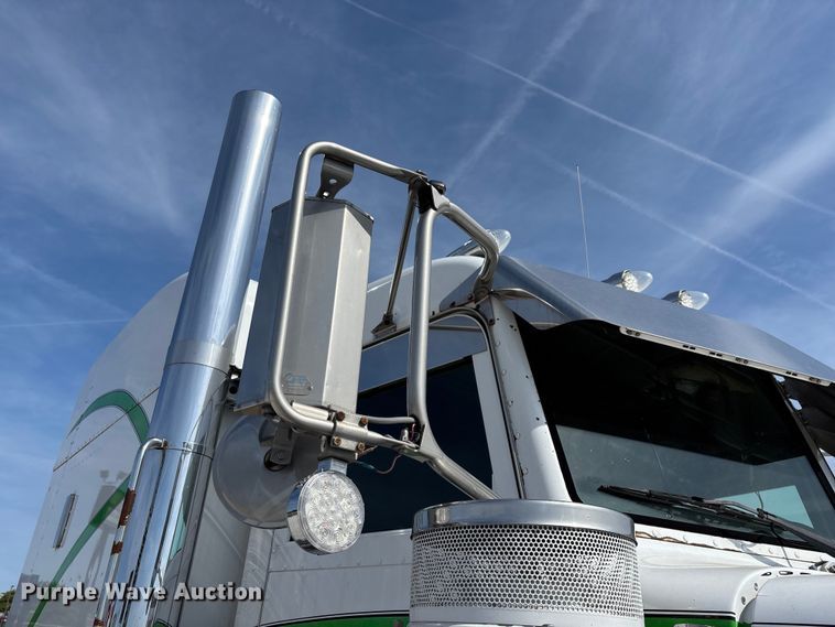 image for item FG0373 2005 Peterbilt 379 semi truck