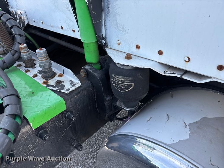 image for item FG0373 2005 Peterbilt 379 semi truck