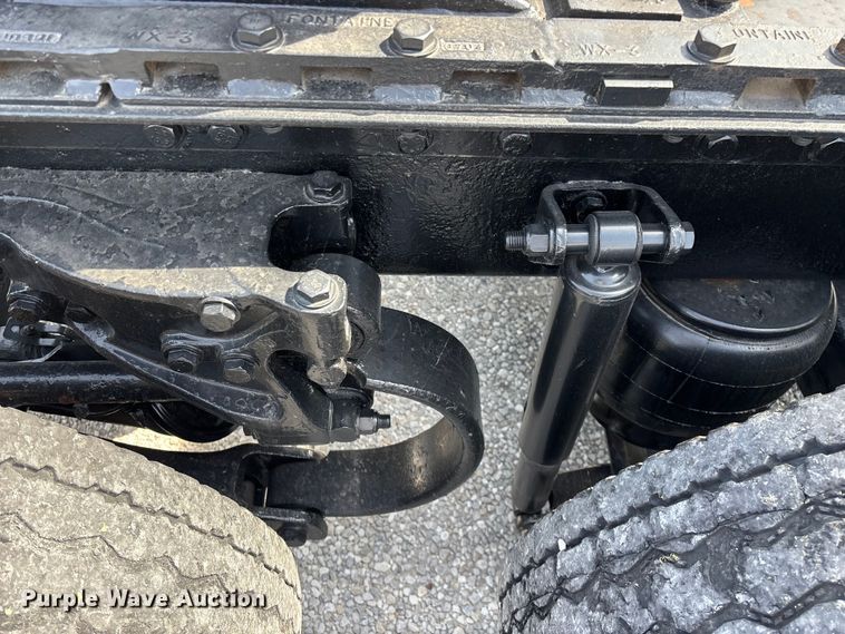 image for item FG0373 2005 Peterbilt 379 semi truck