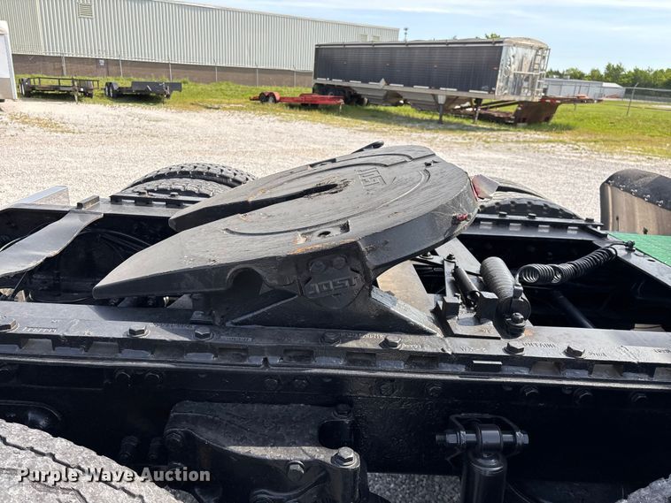 image for item FG0373 2005 Peterbilt 379 semi truck