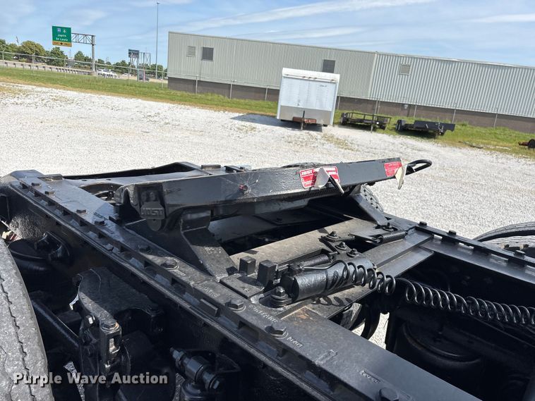 image for item FG0373 2005 Peterbilt 379 semi truck