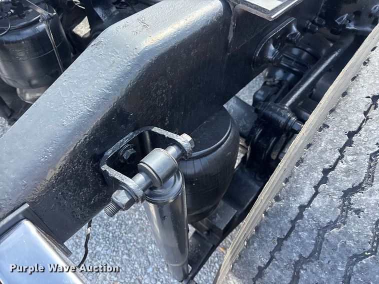 image for item FG0373 2005 Peterbilt 379 semi truck
