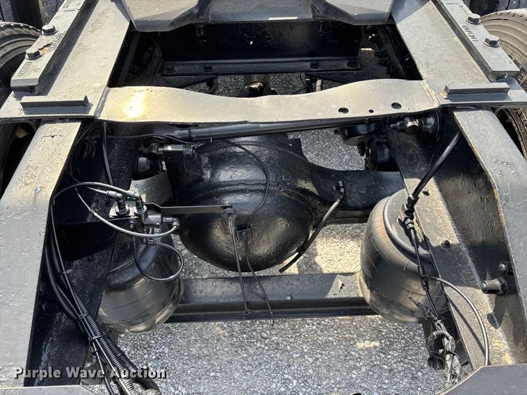 image for item FG0373 2005 Peterbilt 379 semi truck