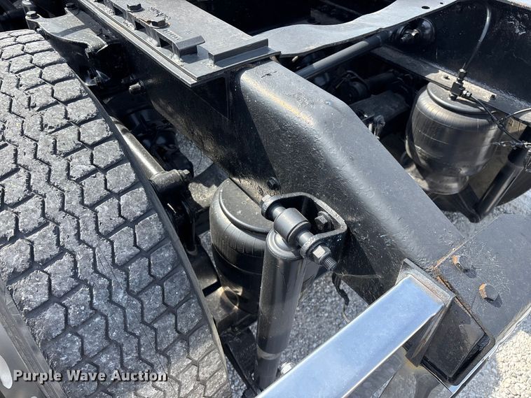 image for item FG0373 2005 Peterbilt 379 semi truck
