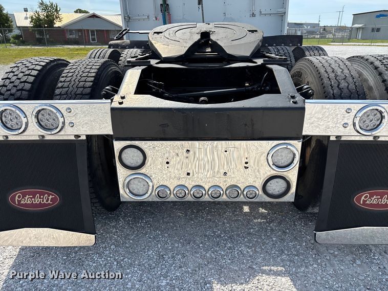 image for item FG0373 2005 Peterbilt 379 semi truck
