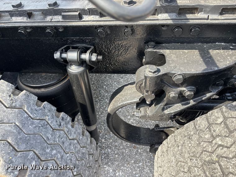 image for item FG0373 2005 Peterbilt 379 semi truck
