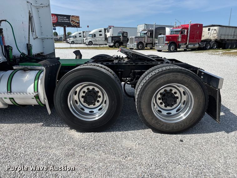 image for item FG0373 2005 Peterbilt 379 semi truck