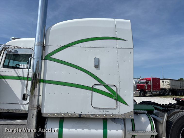 image for item FG0373 2005 Peterbilt 379 semi truck