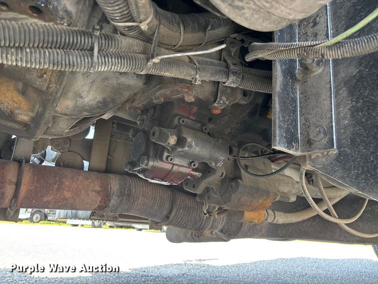 image for item FG0373 2005 Peterbilt 379 semi truck