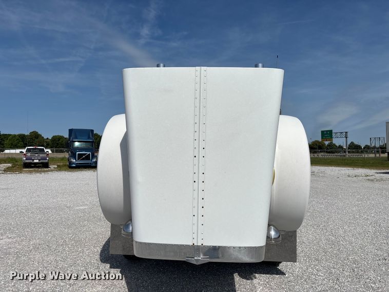 image for item FG0373 2005 Peterbilt 379 semi truck