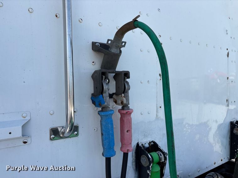 image for item FG0373 2005 Peterbilt 379 semi truck