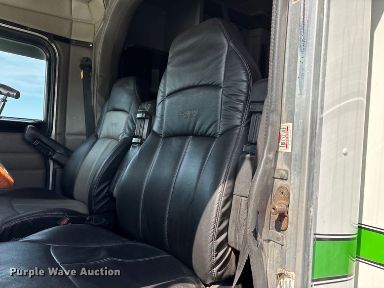 image for item FG0373 2005 Peterbilt 379 semi truck