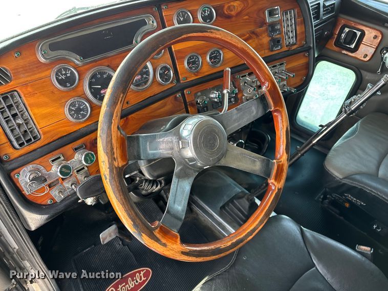 image for item FG0373 2005 Peterbilt 379 semi truck