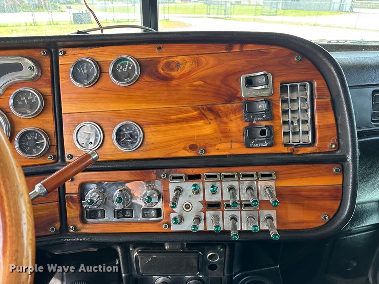 image for item FG0373 2005 Peterbilt 379 semi truck
