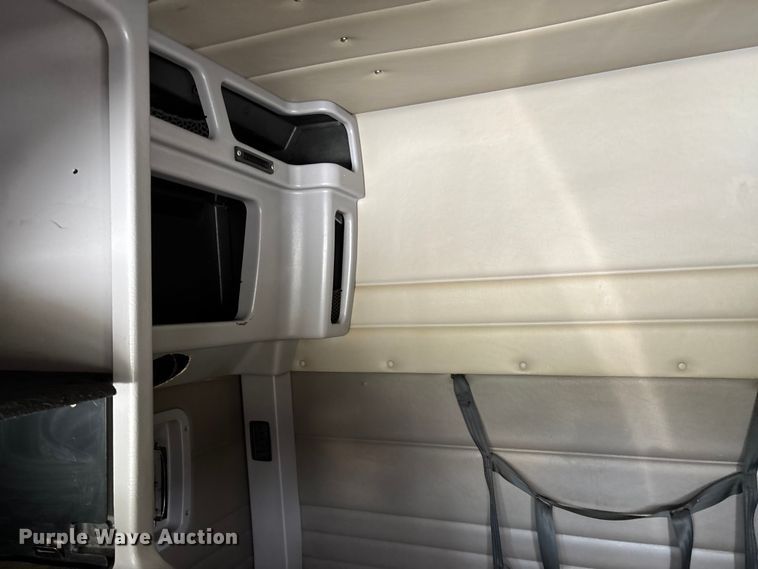 image for item FG0373 2005 Peterbilt 379 semi truck