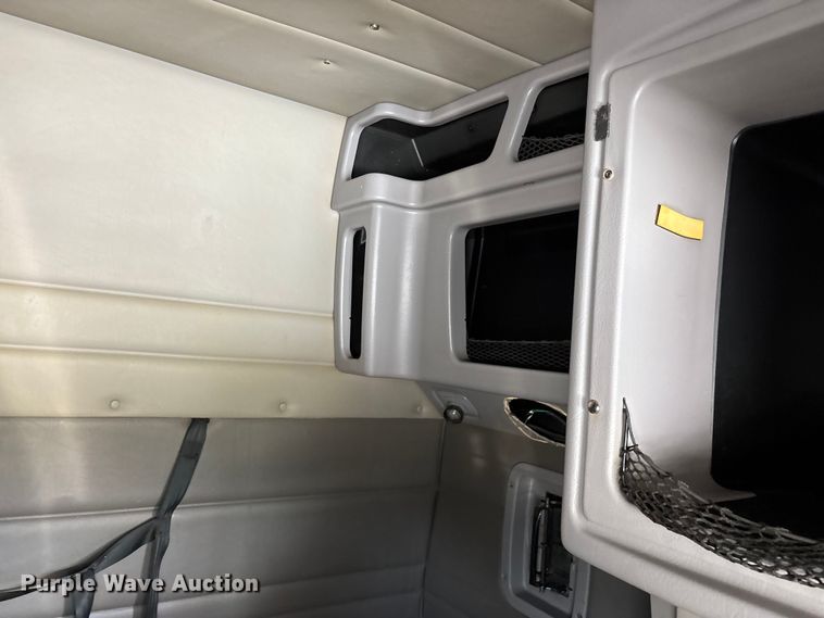 image for item FG0373 2005 Peterbilt 379 semi truck