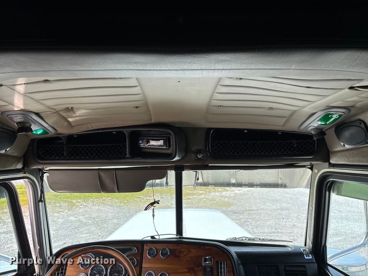 image for item FG0373 2005 Peterbilt 379 semi truck