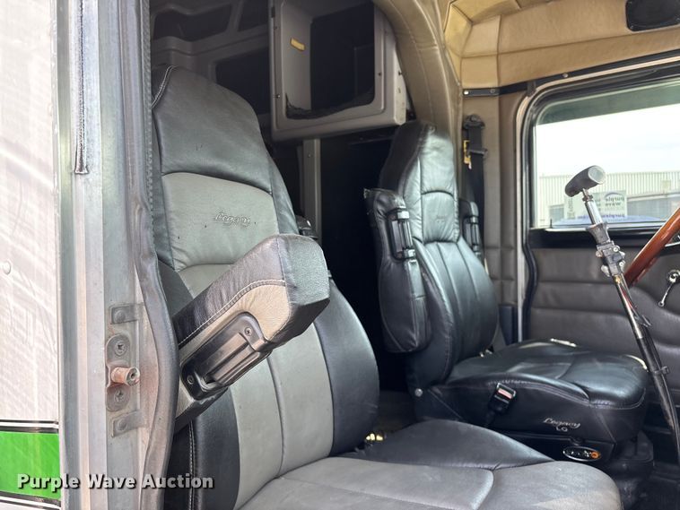 image for item FG0373 2005 Peterbilt 379 semi truck