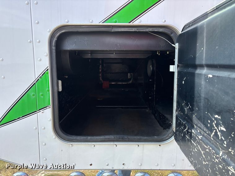 image for item FG0373 2005 Peterbilt 379 semi truck