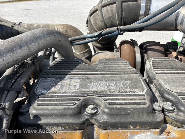 image for item FG0373 2005 Peterbilt 379 semi truck