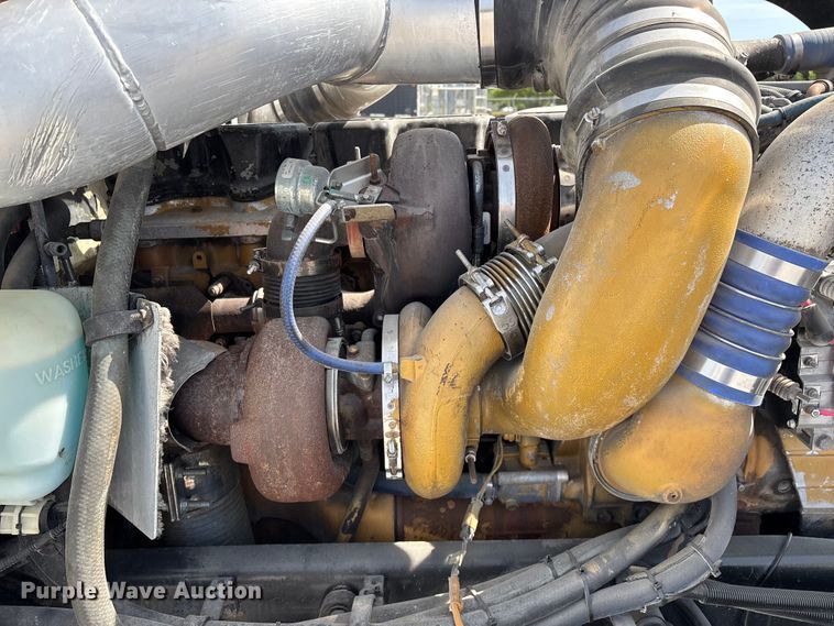 image for item FG0373 2005 Peterbilt 379 semi truck