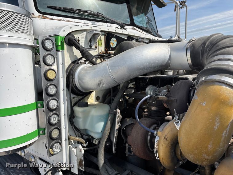 image for item FG0373 2005 Peterbilt 379 semi truck