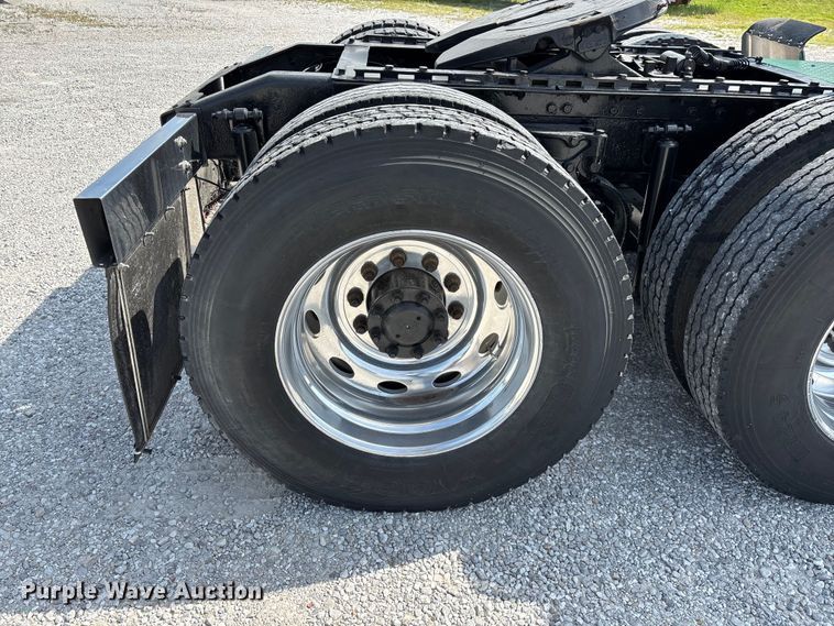 image for item FG0373 2005 Peterbilt 379 semi truck