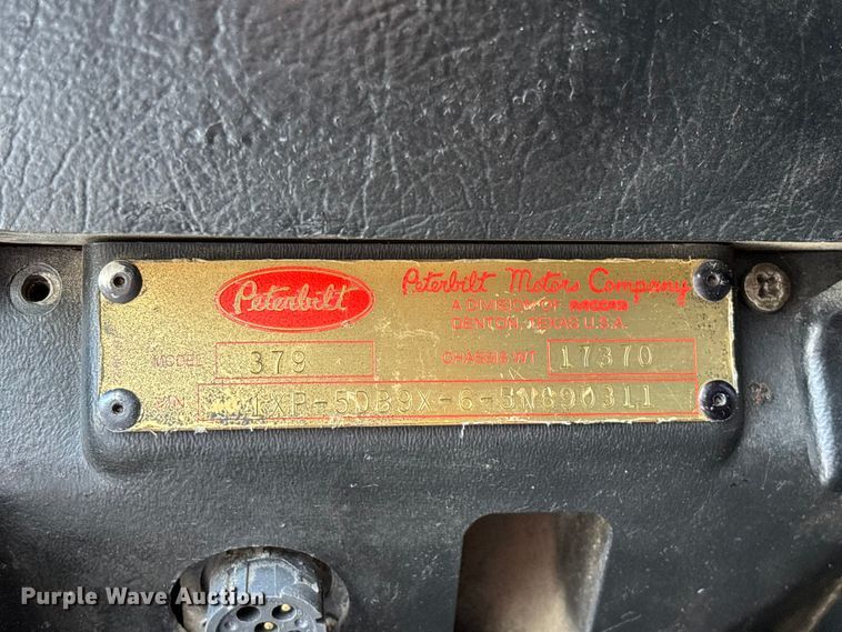 image for item FG0373 2005 Peterbilt 379 semi truck