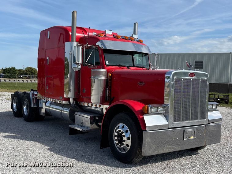 image for item FG0374 2004 Peterbilt 379 semi truck