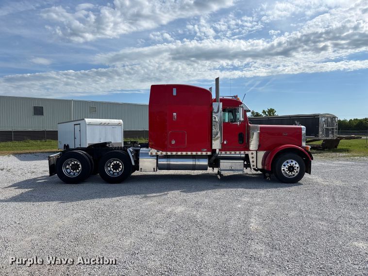 image for item FG0374 2004 Peterbilt 379 semi truck