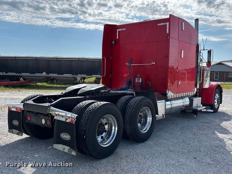 image for item FG0374 2004 Peterbilt 379 semi truck
