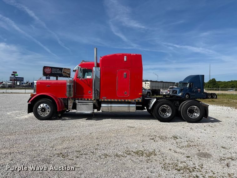 image for item FG0374 2004 Peterbilt 379 semi truck
