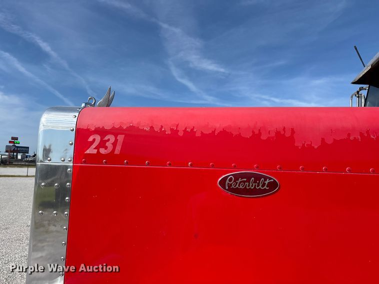 image for item FG0374 2004 Peterbilt 379 semi truck