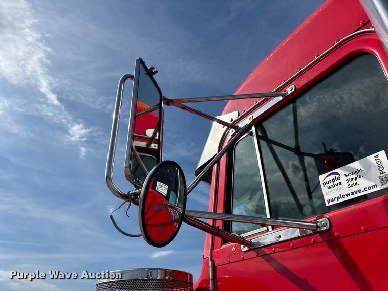 image for item FG0374 2004 Peterbilt 379 semi truck